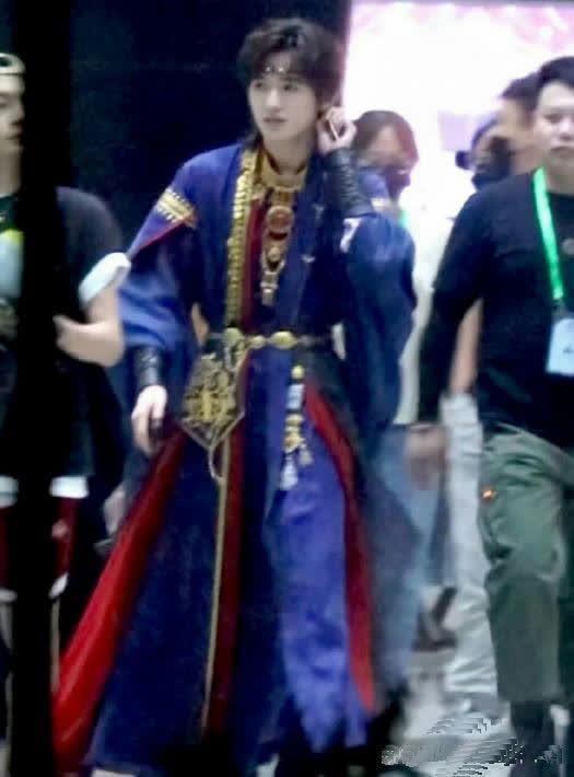 王牌最新路透照揭秘，小巷深處的獨(dú)特風(fēng)情
